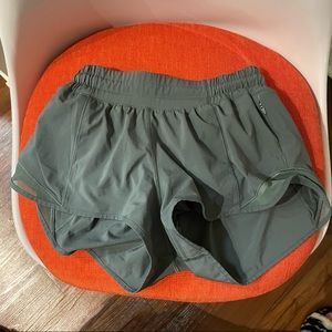 LuluLemon Hotty Hot Low-Rise Lined Short 2.5”
